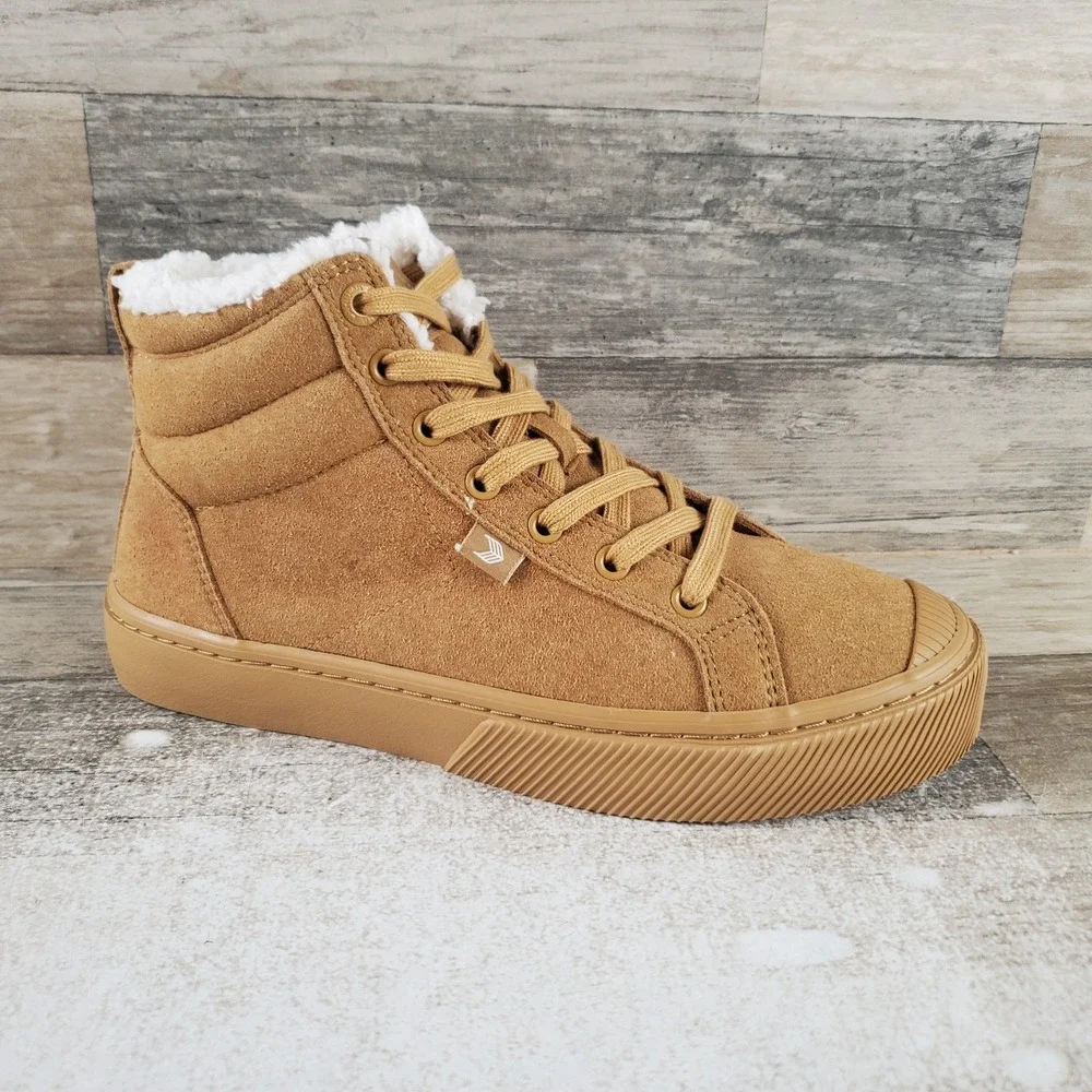 Cariuma OCA High Therma Womens Boots Sz 7.5 All Camel Suede Fleece Lined Lace Up